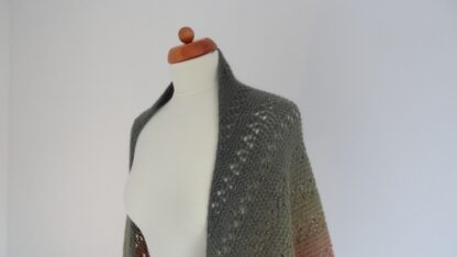 Sal Tricotat Manual din Lana Merino Infinity Shawl - imagine 7
