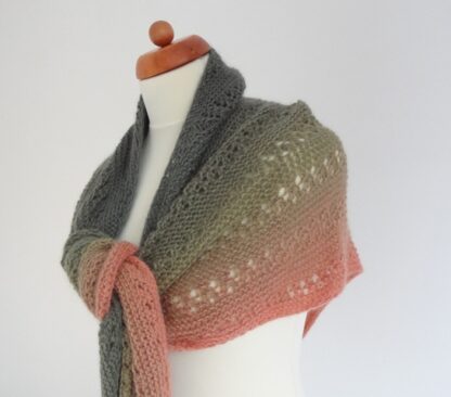 Sal Tricotat Manual din Lana Merino Infinity Shawl - imagine 9