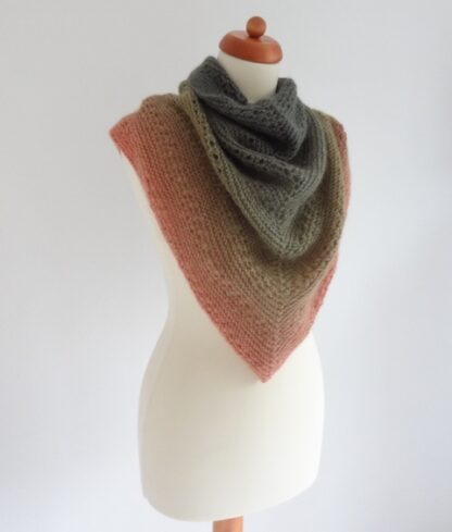 Sal Tricotat Manual din Lana Merino Infinity Shawl - imagine 8