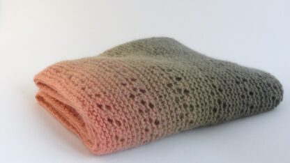 Sal Tricotat Manual din Lana Merino Infinity Shawl - imagine 12