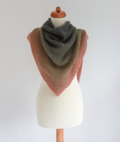 Sal Tricotat Manual din Lana Merino Infinity Shawl